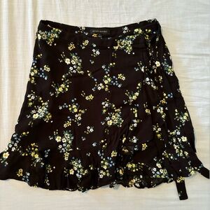 Banana Republic Black Floral Wrap Skirt Size 4